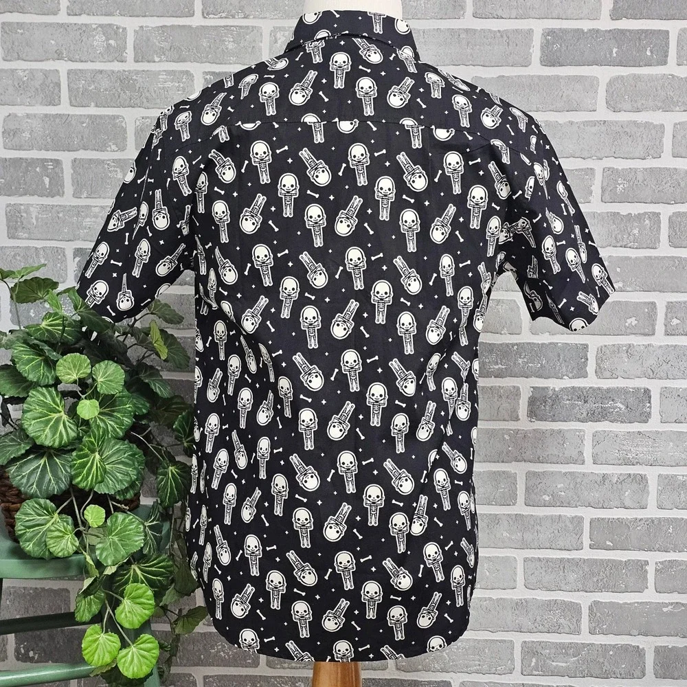 Em‎ & Sprout Skeleton Button Down Shirt Halloween Goth Kawaii Graphic Medium